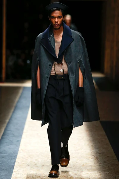 Look 10